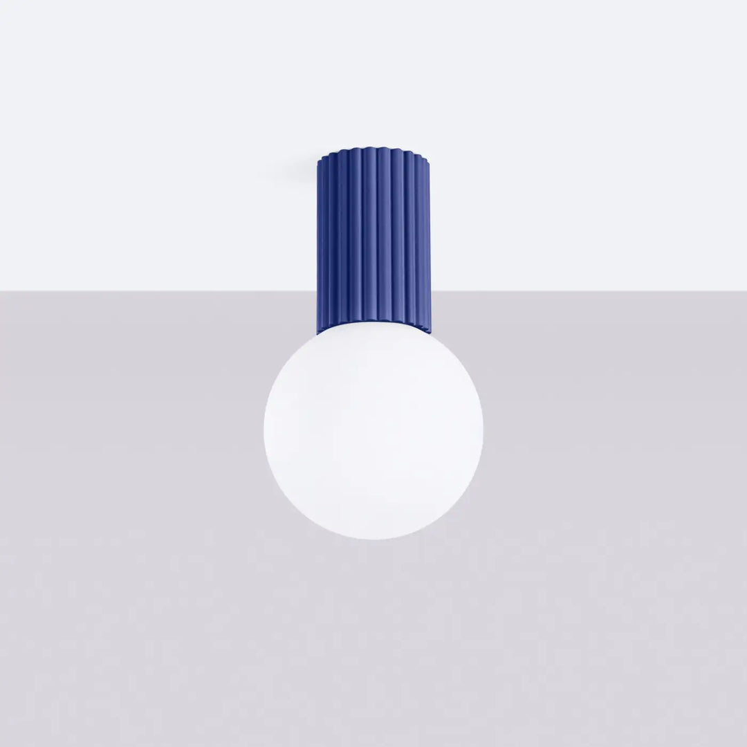 Luminaire Plafonnier outremer éteinte, vue rapprochée