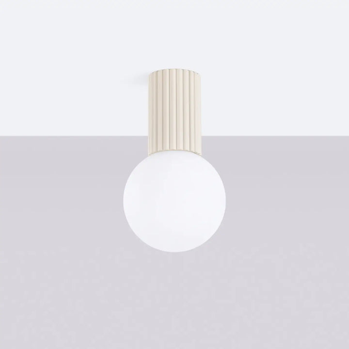 Luminaire Plafonnier beige éteinte, vue rapprochée