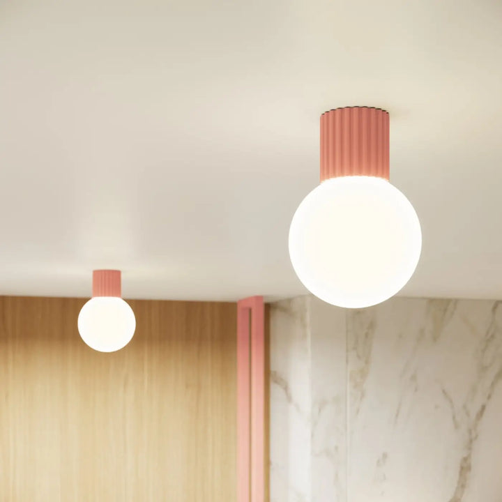 Luminaire Plafonnier pêche allumée, vue rapprochée