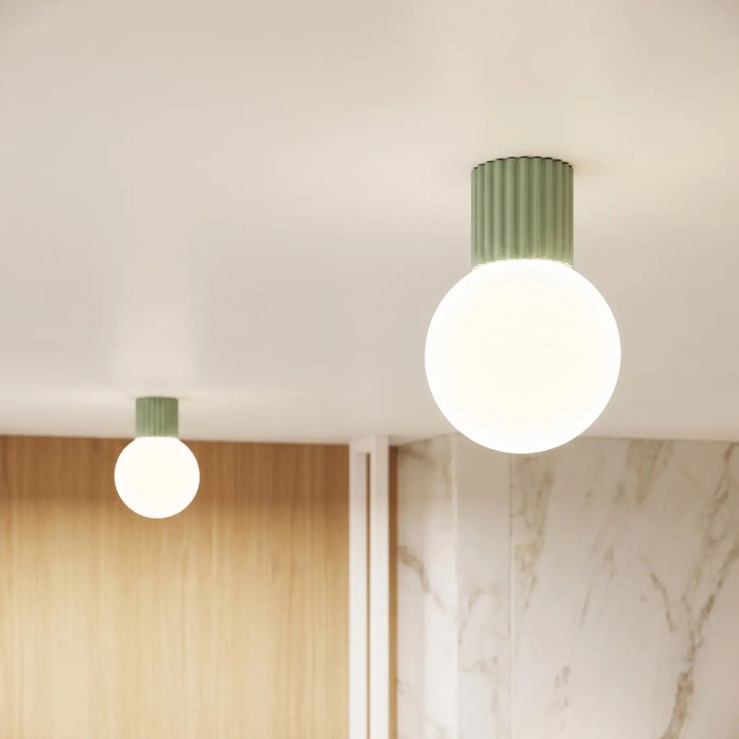 Luminaire Plafonnier sauge allumée, vue rapprochée