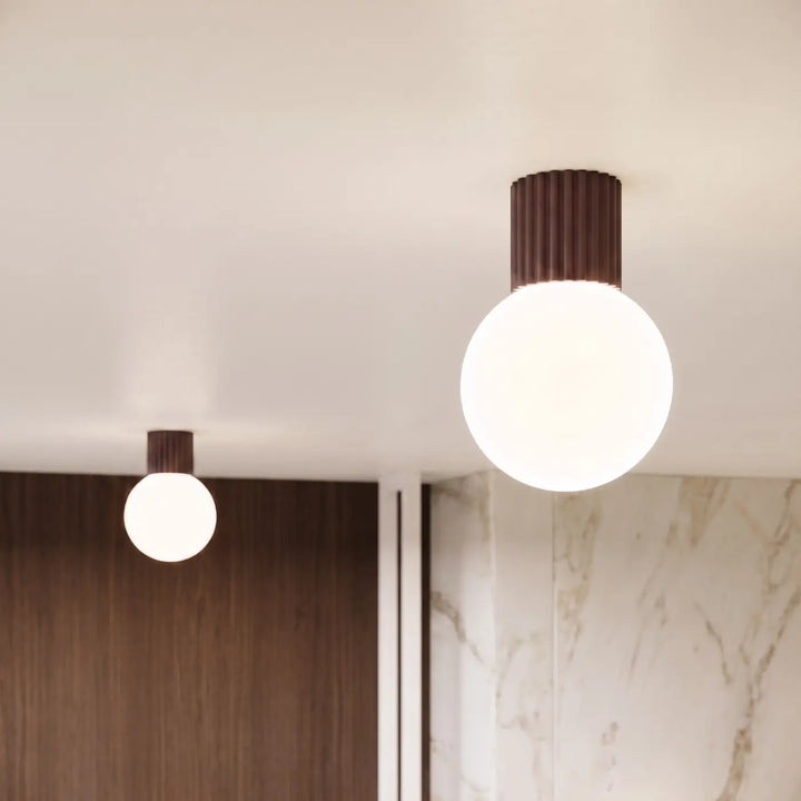 Luminaire Plafonnier marron allumée, vue rapprochée
