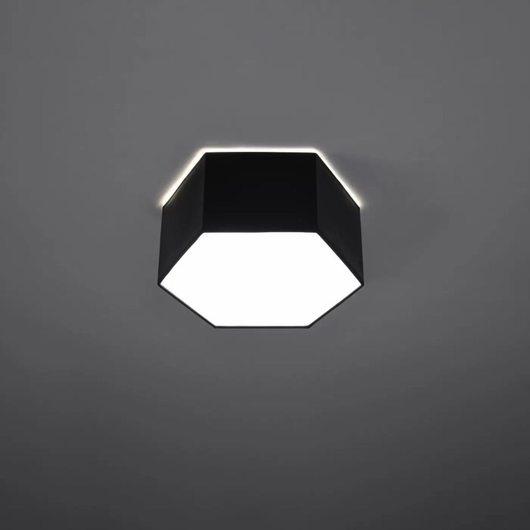 Plafonnier hexagonal Sunde noir, allumé