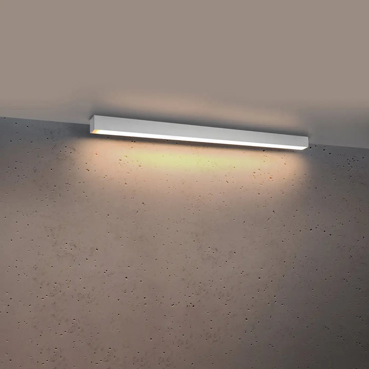 Plafonnier linéaire PINNE blanc allumée, au plafond