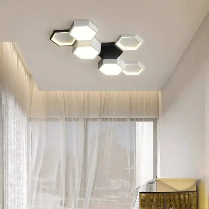 Plafonnier LED moderne à hexagones blancs et noirs imbriqués

