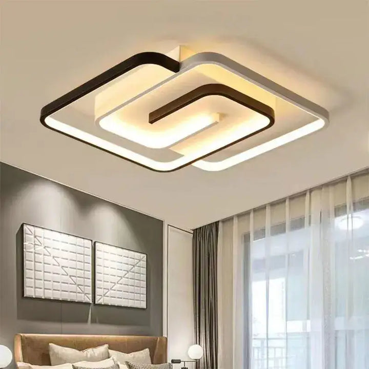 Plafonnier LED moderne mêlant formes carrées et spirale fluide

