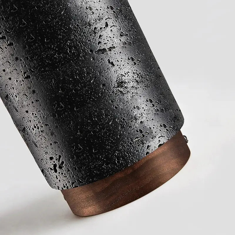 Plafonnier led noir texturé avec détails bois élégant style