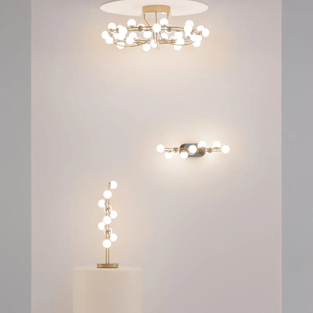Plafonnier tessara disque doré en led avec ampoules sphériques branchées en design arborescent doré