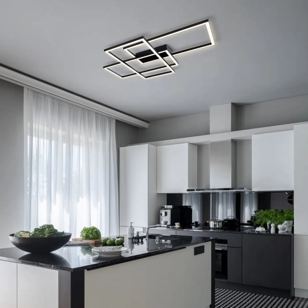 Luminaire plafonnier line en acier noir avec cadre géométrique moderne et panneaux rectangulaires éclairés