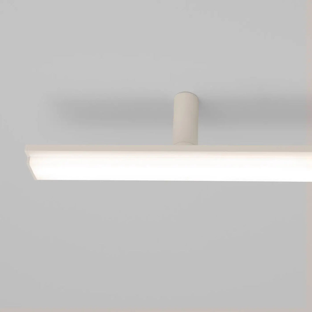 Plafonnier linéaire LAGOM beige allumée, détail du diffuseur