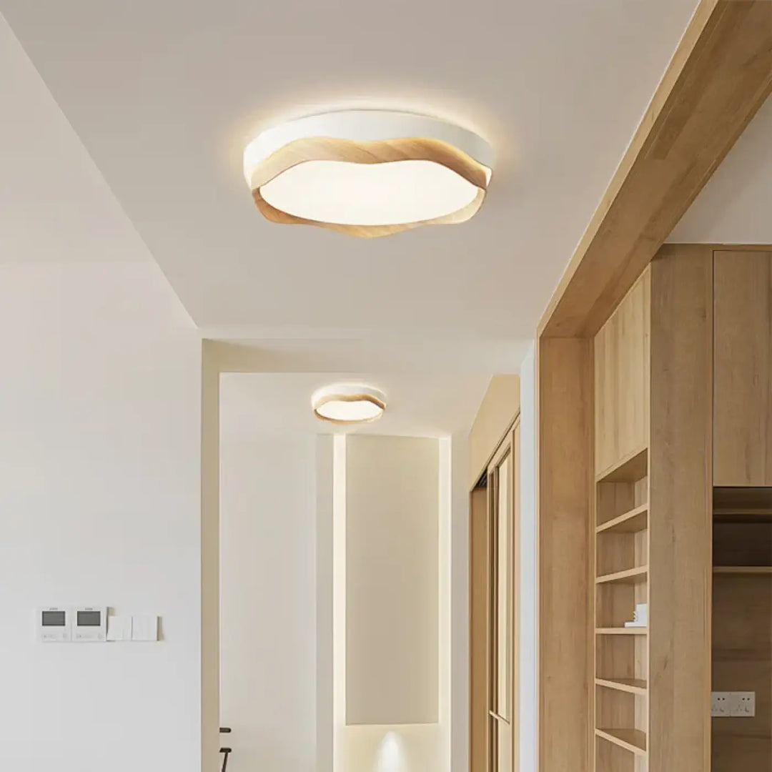 Luminaire plafonnier illou rond moderne avec diffuseur blanc et bord en bois naturel pour éclairage intérieur