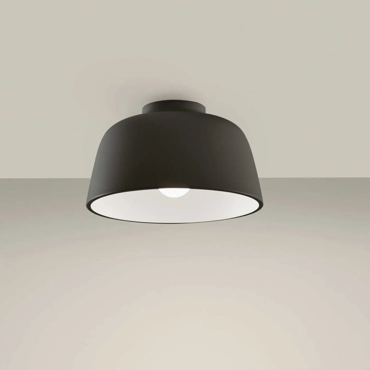 Plafonnier Miso noir en acier au design sobre #couleur_noir