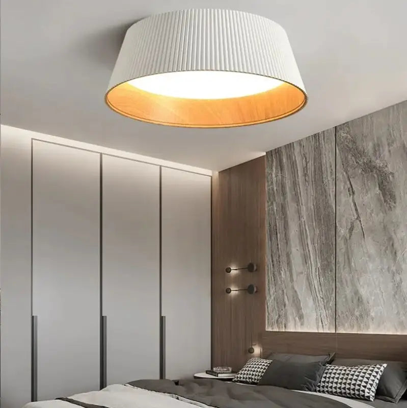 Plafonnier moderne en métal et abat-jour blanc ou noir