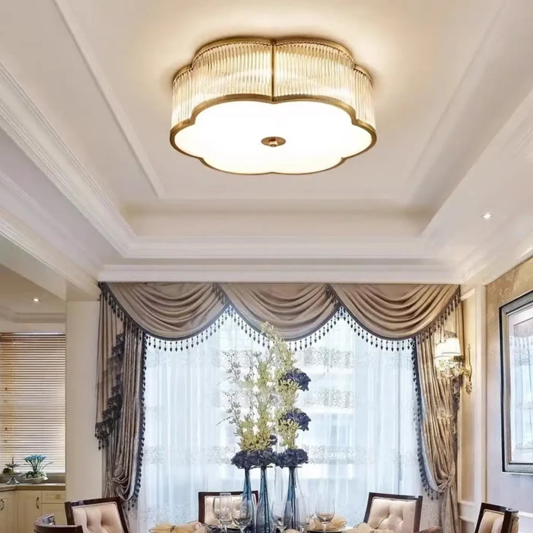 Plafonnier althea doré en forme de nuage avec verre cannelé translucide pour décoration intérieure élégante