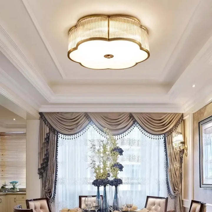 Plafonnier althea doré en forme de nuage avec verre cannelé translucide pour décoration intérieure élégante