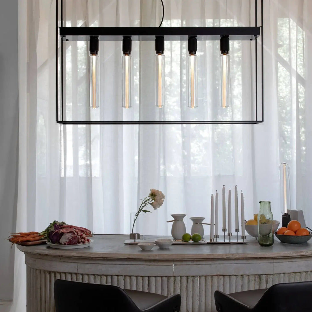 Plafonnier Caged 5.0 en marbre blanc dans un intérieur #couleur_blanc
