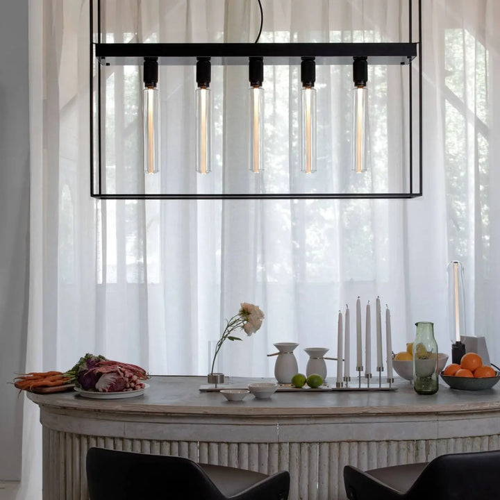 Plafonnier Caged 5.0 en marbre blanc dans un intérieur #couleur_blanc
