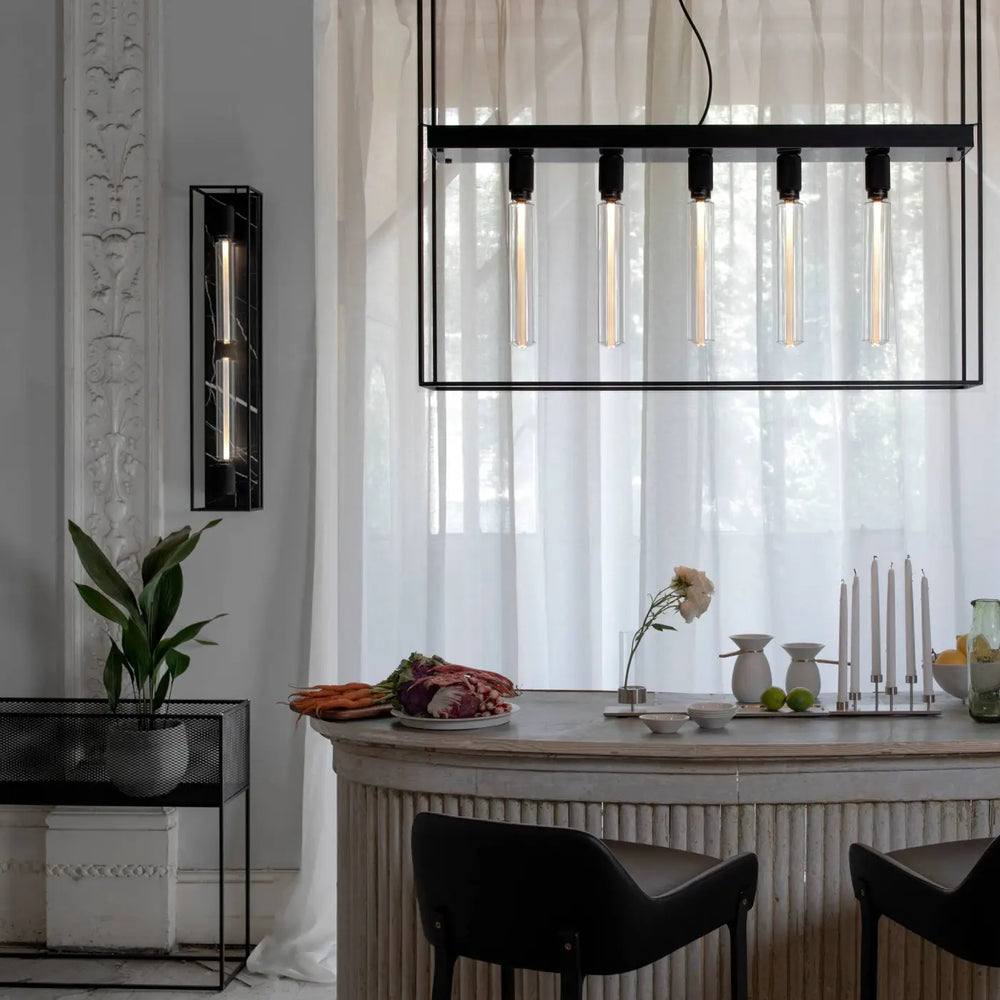 Plafonnier Caged 5.0 dans une cuisine #couleur_noir