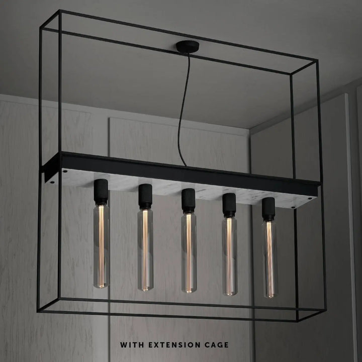 Plafonnier Caged 5.0 en marbre blanc et cage en métal noir mat #couleur_blanc