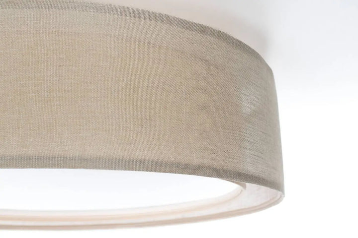 Luminaire plafonnier puro rond beige en lin avec abat-jour cylindrique texturé diffusant une lumière douce