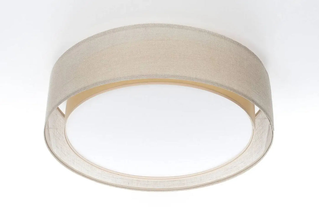 Plafonnier rond beige en lin avec bord intérieur doré subtil luminaire plafonnier puro beige