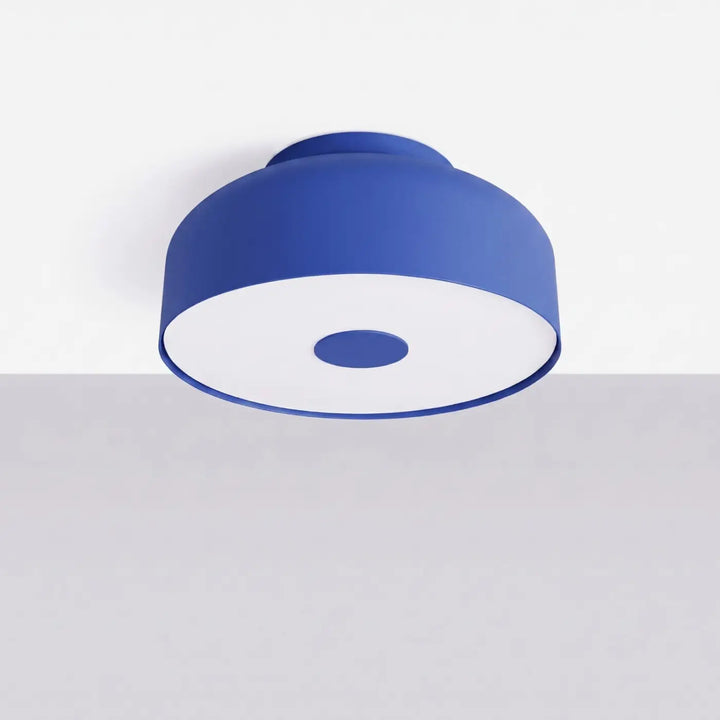 Luminaire Plafonnier outremer éteinte, vue rapprochée