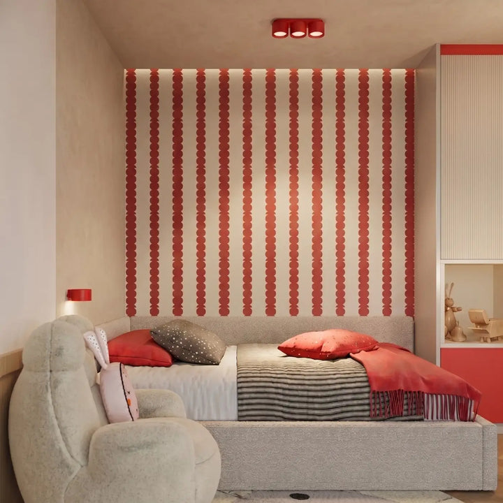 Plafonnier rond plat rouge dans un intérieur contemporain