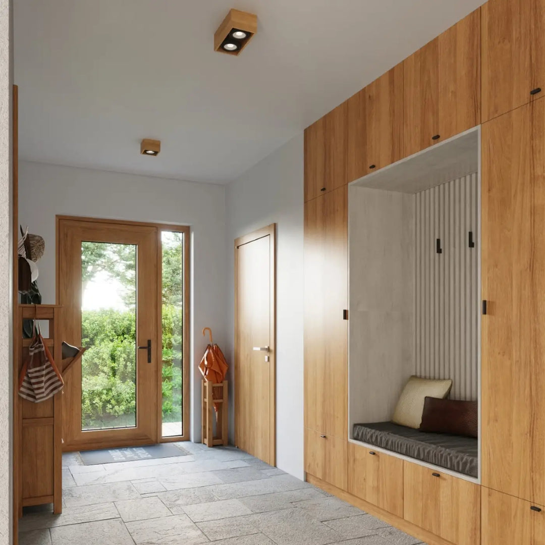 Luminaire plafonnier bois naturel dans une entrée