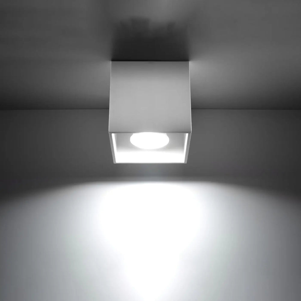 Plafonnier Quad blanc en forme de cube, allumé