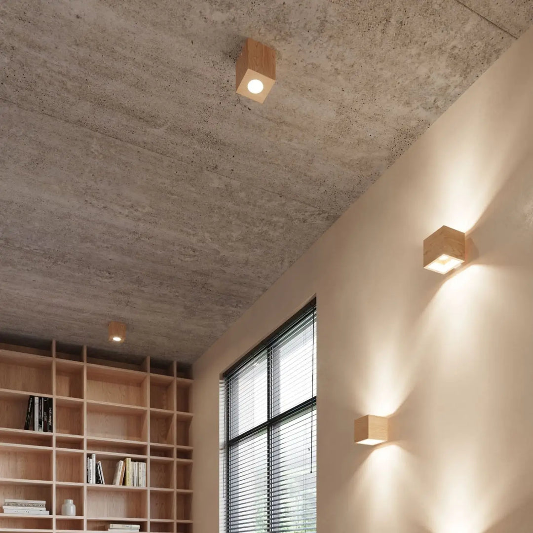 Luminaire Plafonnier bois naturel dans un intérieur contemporain