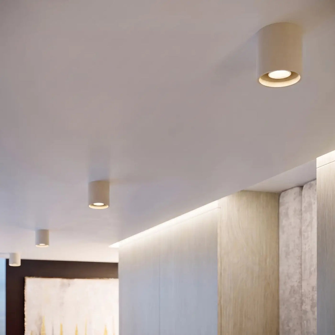 Luminaire Plafonnier beige dans un intérieur contemporain