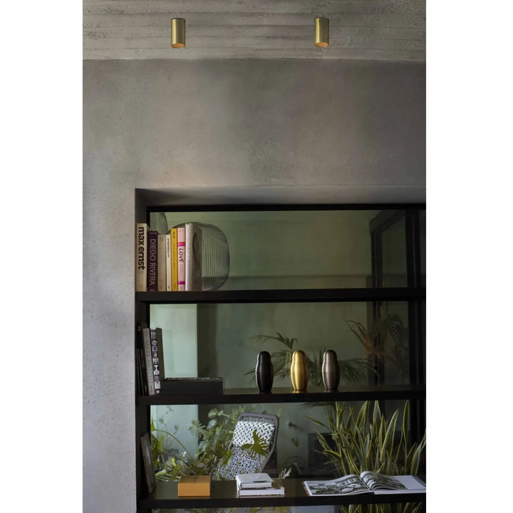 Plafonnier Stan or satiné dans un intérieur