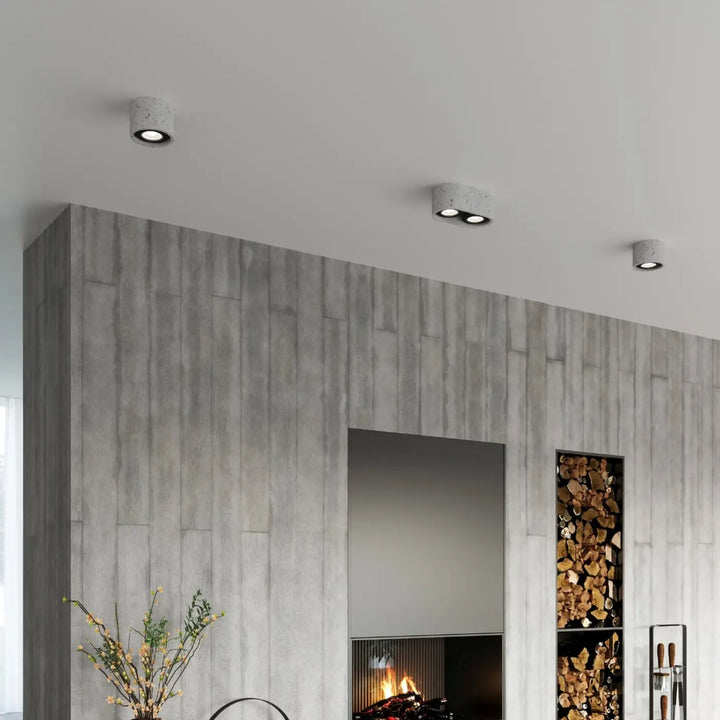 Luminaire plafonnier gris dans une entrée