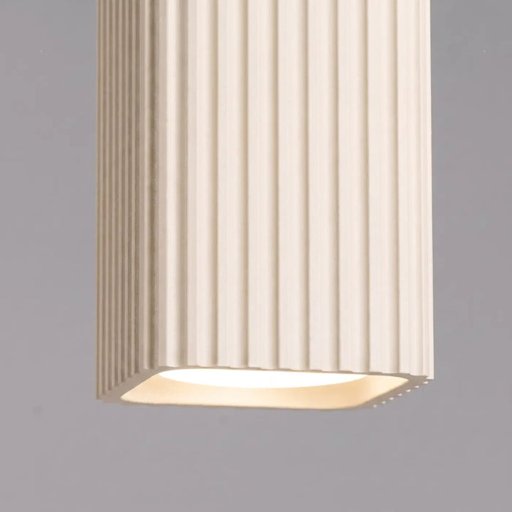 Plafonnier Rayo beige en aluminium cannelé, détail des cannelures