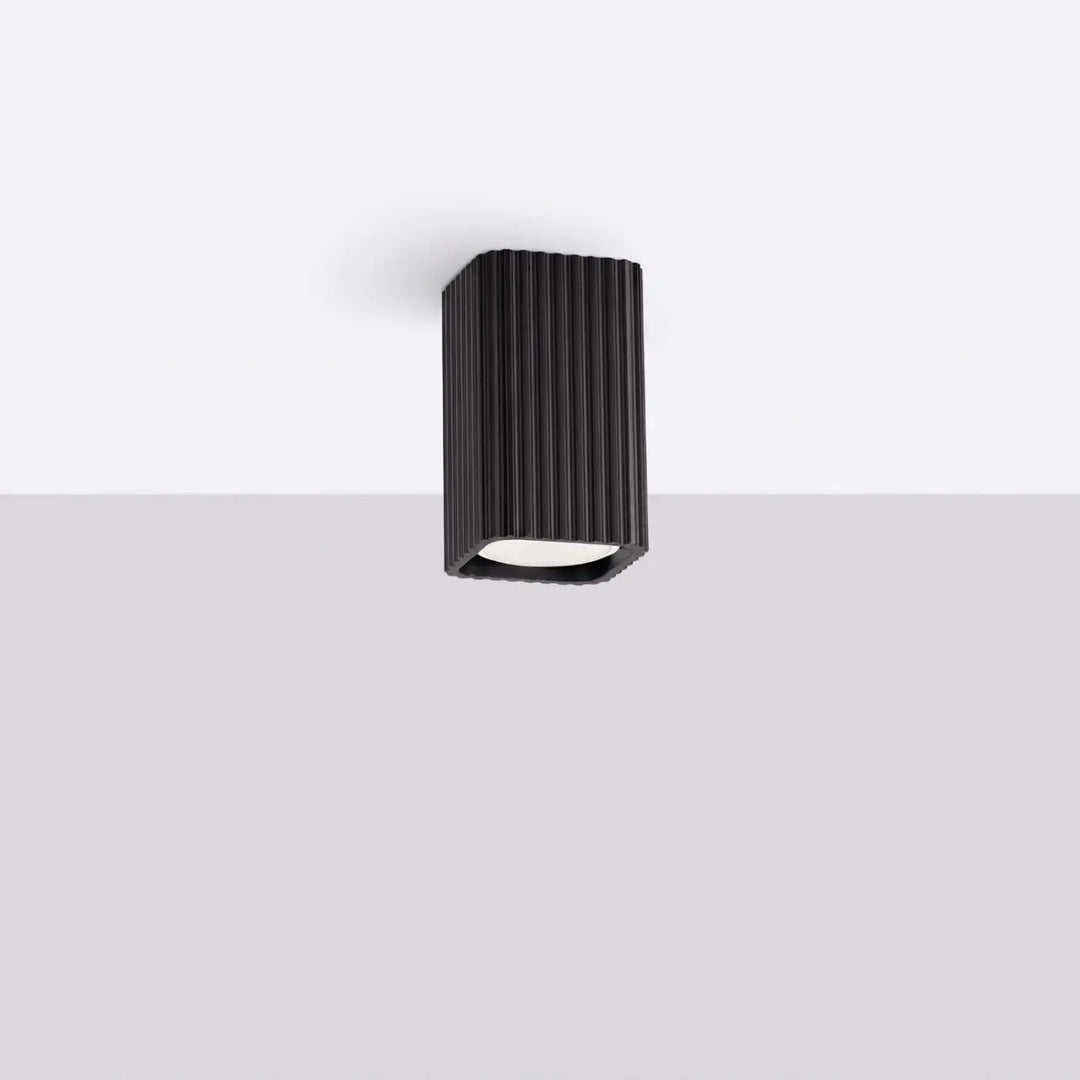 Plafonnier Rayo noir en aluminium cannelé, éteint