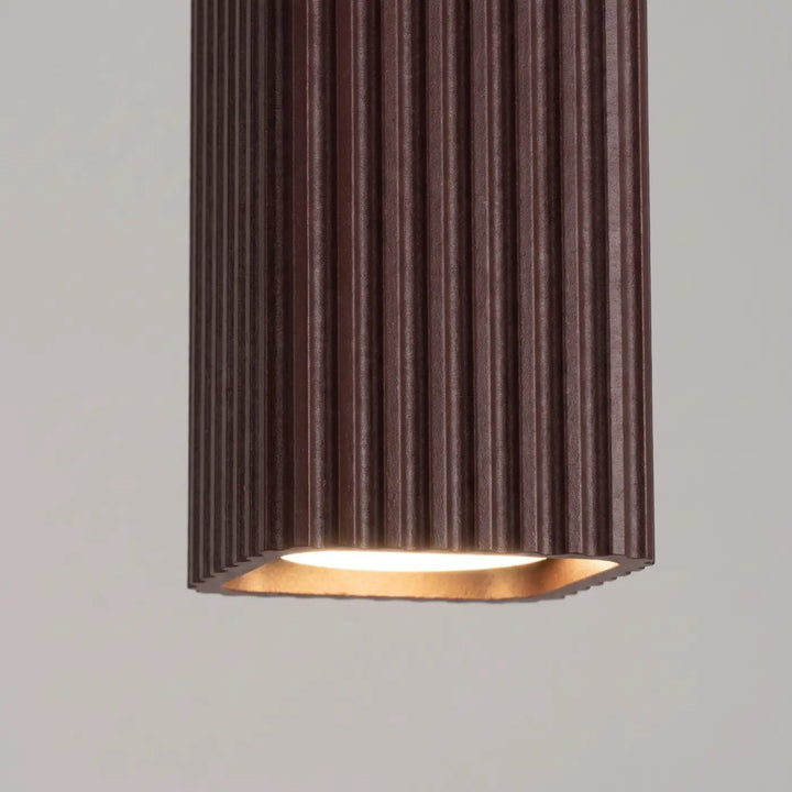 Plafonnier Rayo marron en aluminium cannelé, détail des cannelures