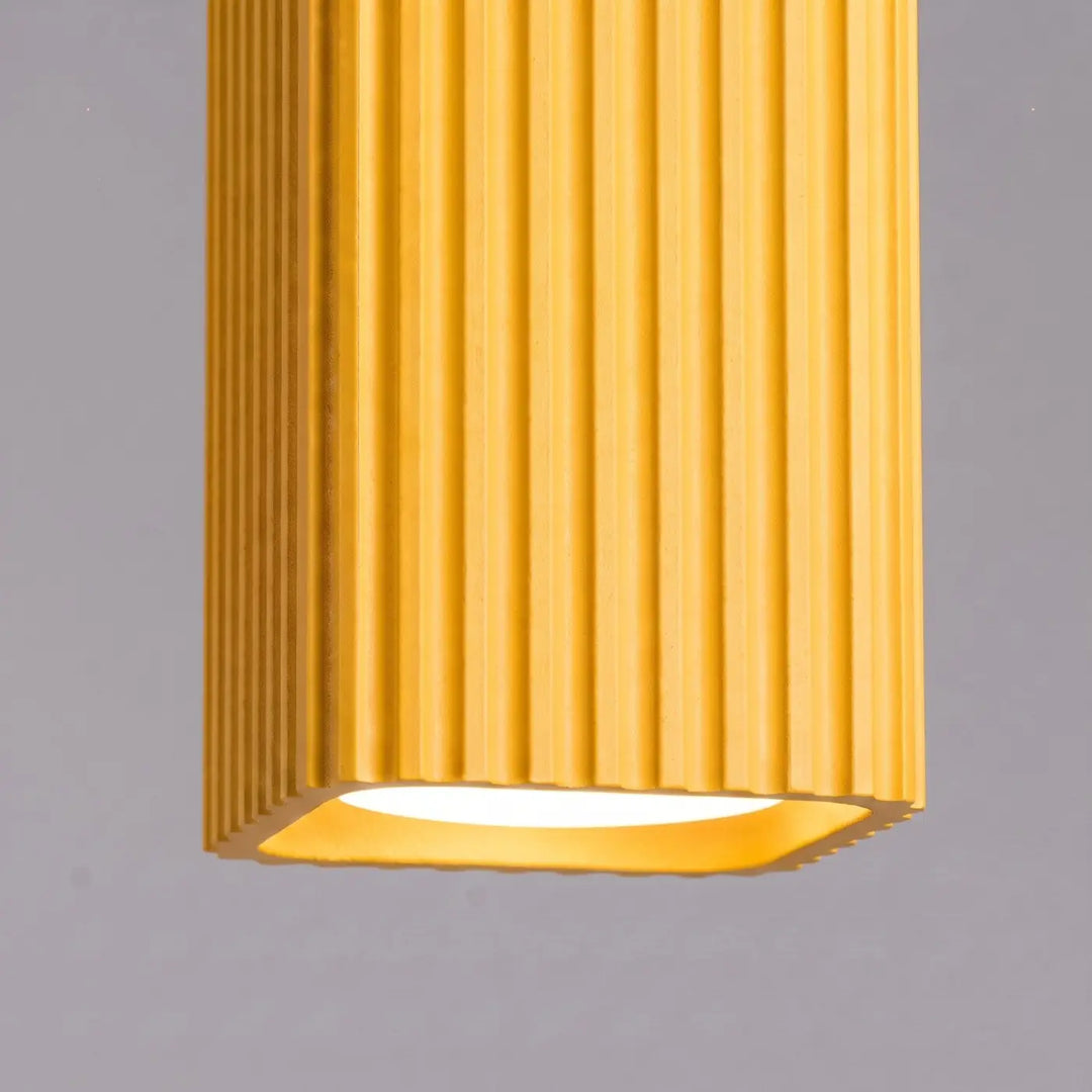 Plafonnier Rayo jaune en aluminium cannelé, détail des cannelures