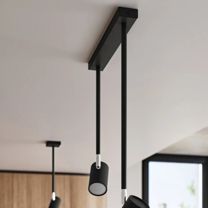 Plafonnier noir vue rapprochée dans son décor