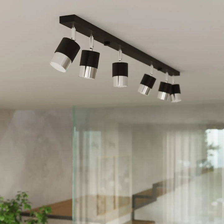 Plafonnier noir/chromé vue rapprochée dans son décor