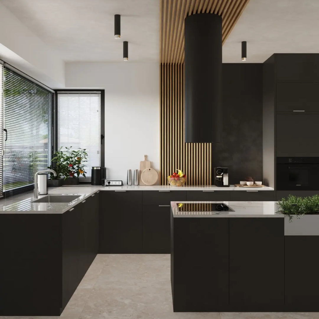 Plafonnier noir/chromé dans un intérieur contemporain