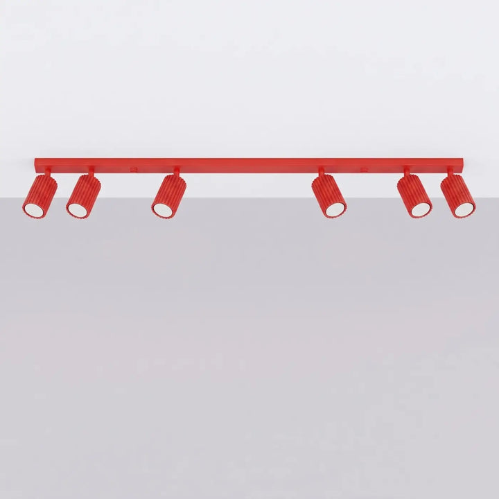 Luminaire Plafonnier rouge éteinte, vue rapprochée