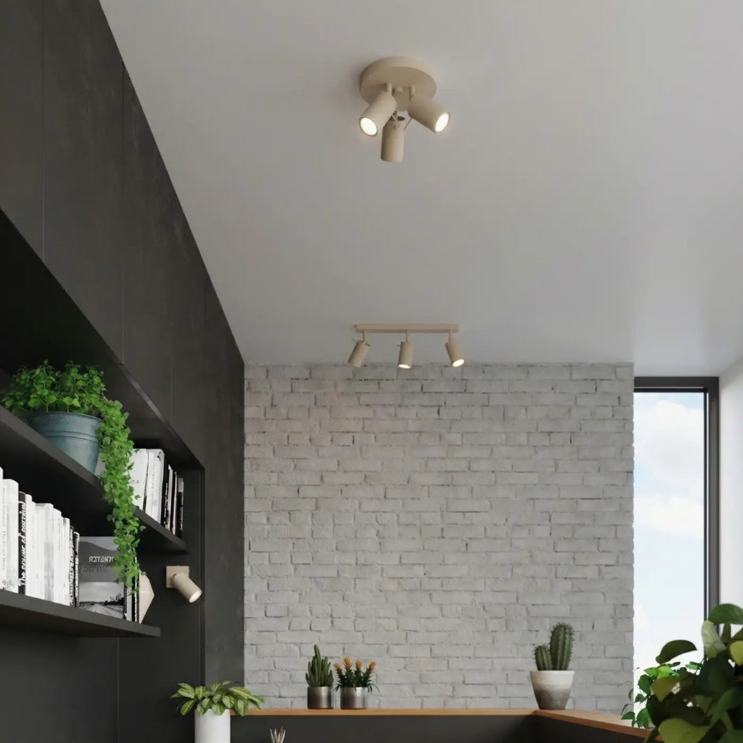 Plafonnier Ring taupe à spots orientables groupés dans un intérieur contemporain