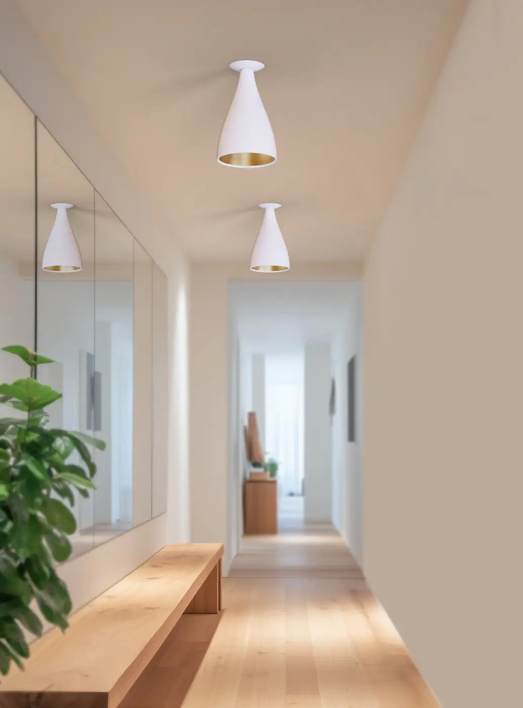 Plafonnier Swell forme étroite XL, extérieur blanc et intérieur laiton dans un intérieur