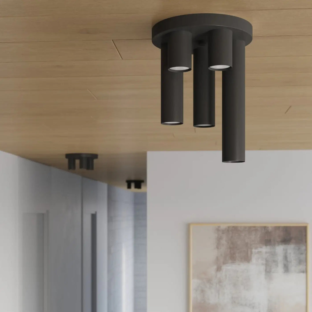 Luminaire Plafonnier noir allumée, vue rapprochée