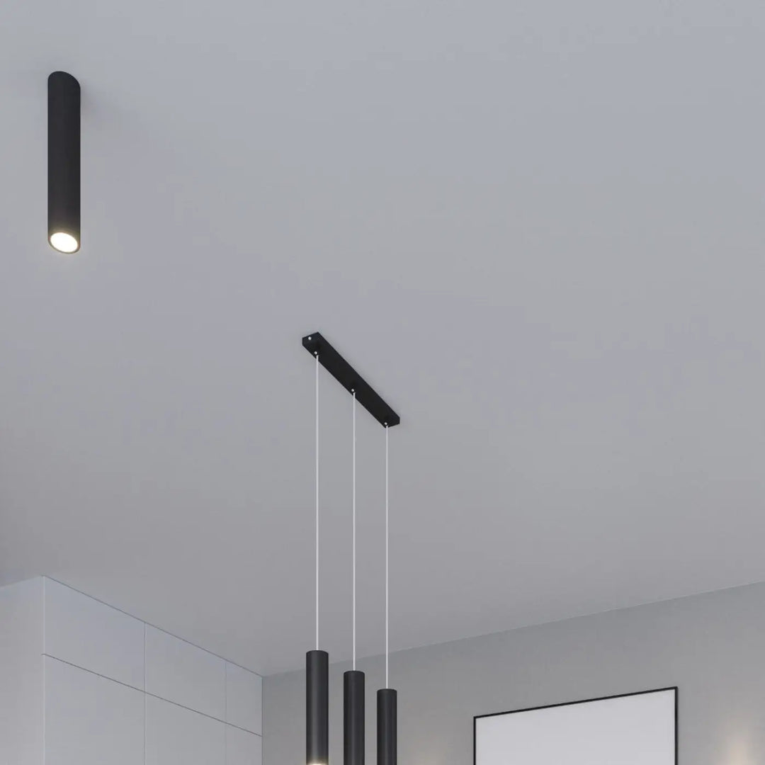 Luminaire Plafonnier noir allumée, vue rapprochée