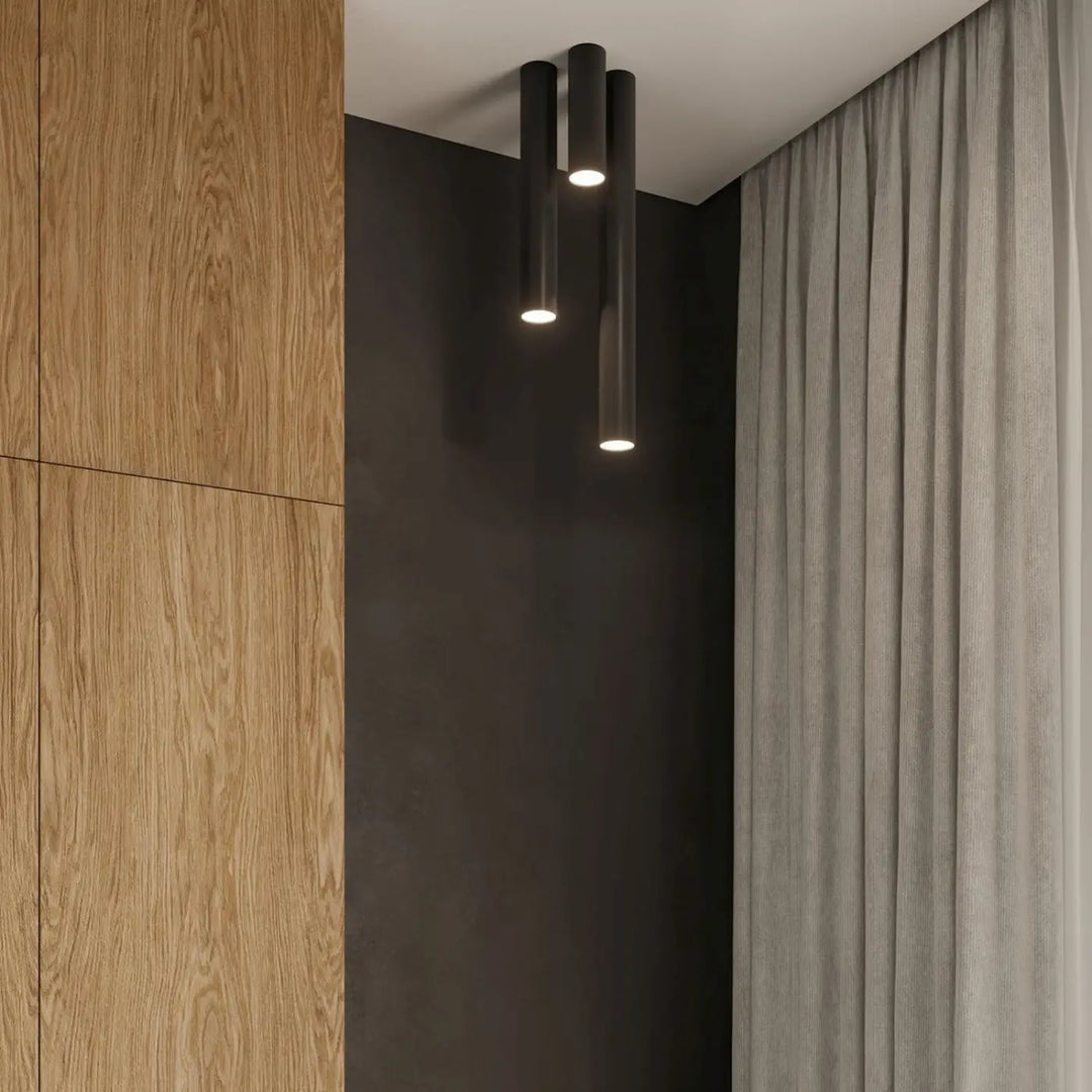 Luminaire Plafonnier noir allumée, vue rapprochée
