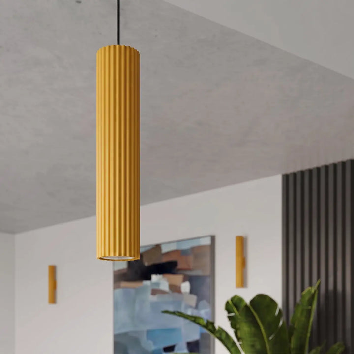 Plafonnier tube Karbon jaune en aluminium cannelé, allumé