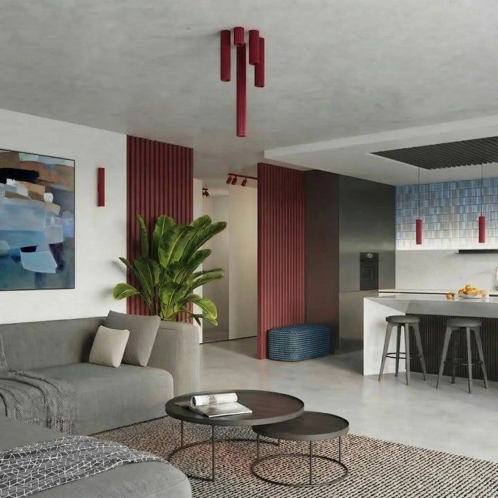Plafonnier tube Karbon bordeaux dans un intérieur contemporain
