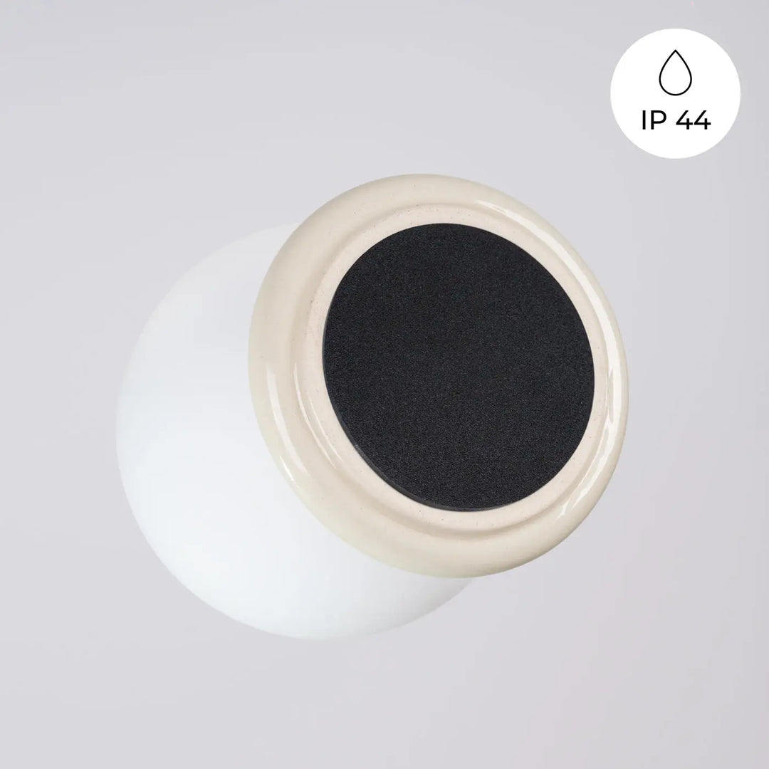 Plafonnier zori beige en céramique crème avec joint intérieur en caoutchouc noir pour une belle décoration et qualités esthétiques