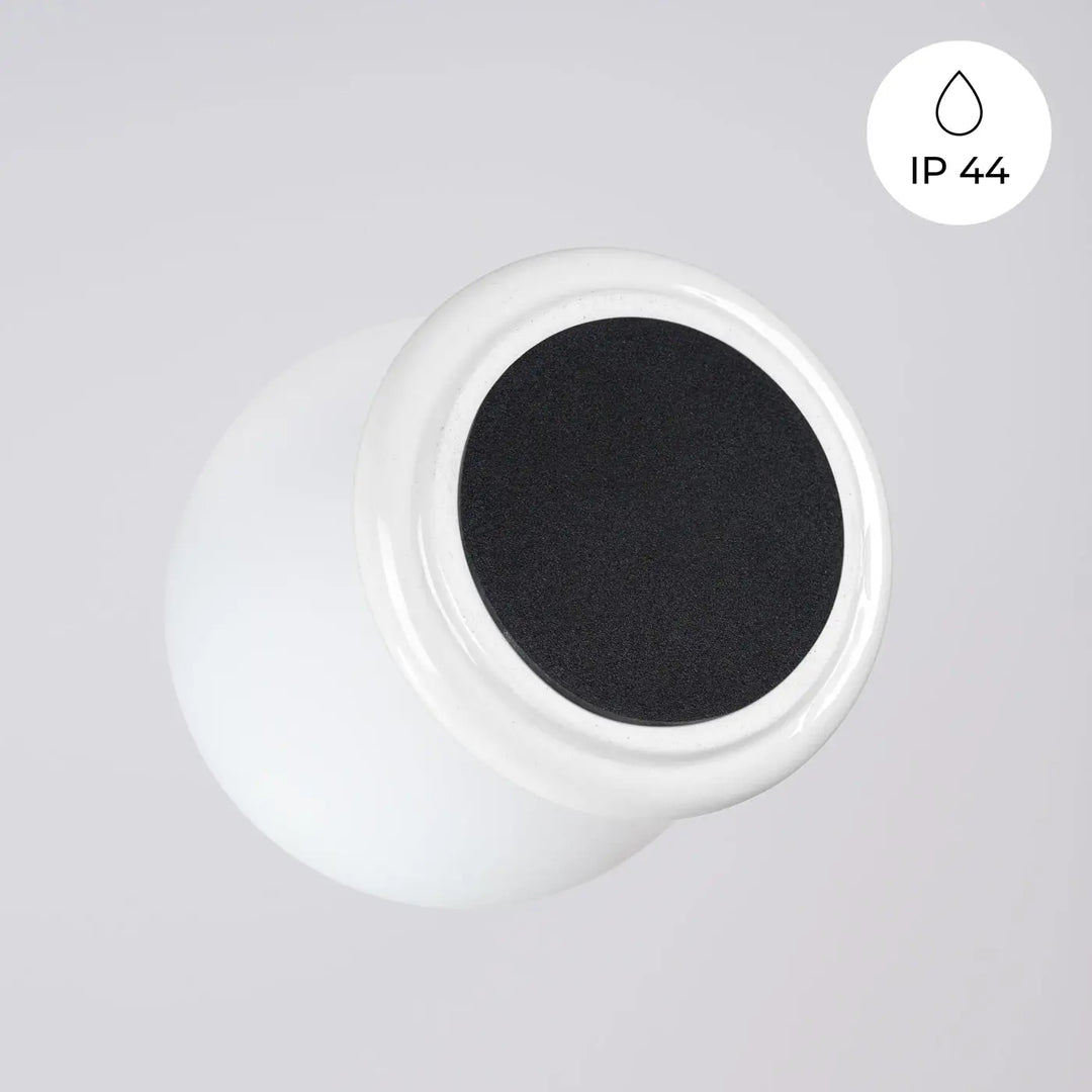 Plafonnier zori blanc ip44 en céramique avec un couvercle noir texturé pour une belle décoration aux qualités esthétiques