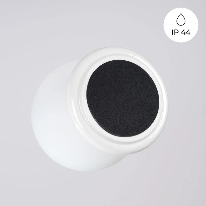 Plafonnier zori blanc ip44 en céramique avec un couvercle noir texturé pour une belle décoration aux qualités esthétiques
